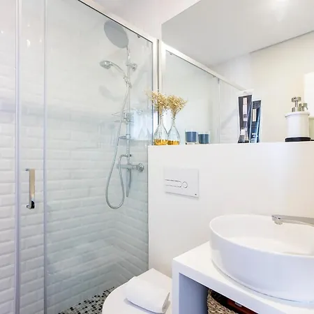 Elegant W/ Ac & Balcony By Lovelystay Porto