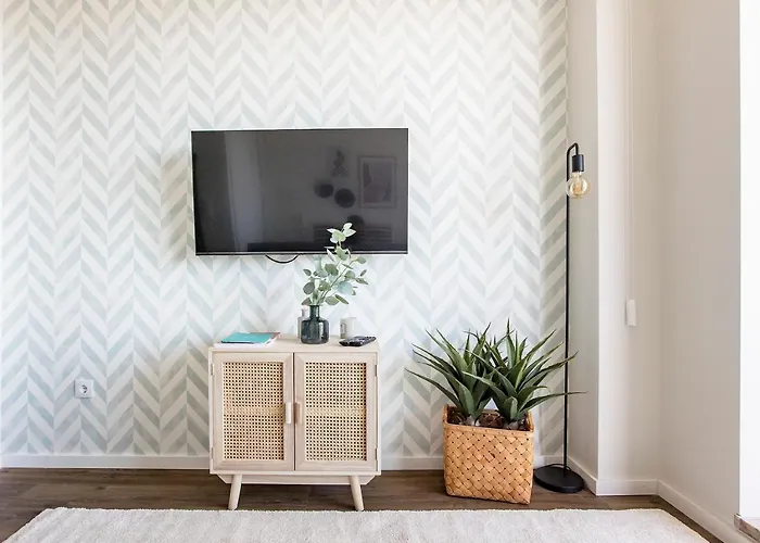 Elegant W/ Ac & Balcony By Lovelystay Apartmán