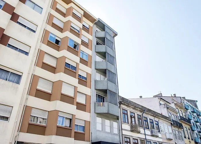 Elegant W/ Ac & Balcony By Lovelystay *