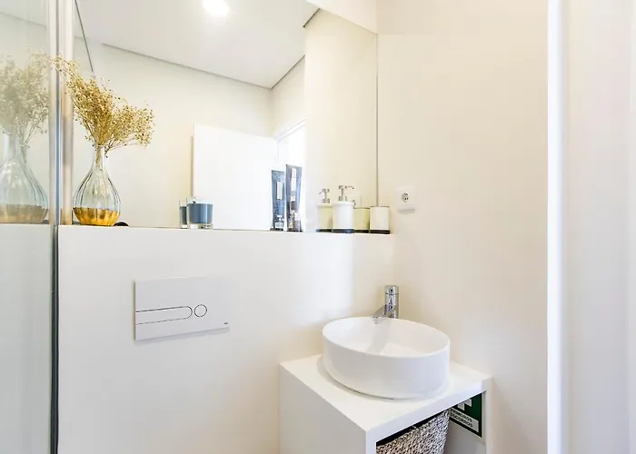 Elegant W/ Ac & Balcony By Lovelystay Porto