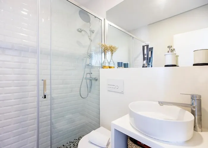 Elegant W/ Ac & Balcony By Lovelystay Porto