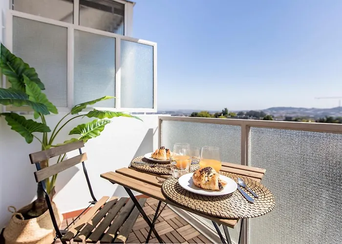Elegant W/ Ac & Balcony By Lovelystay Porto