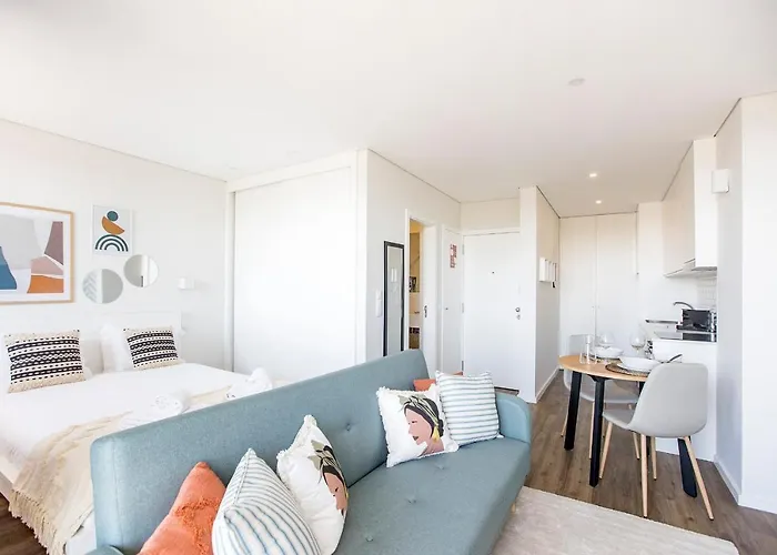 Elegant W/ Ac & Balcony By Lovelystay * Porto