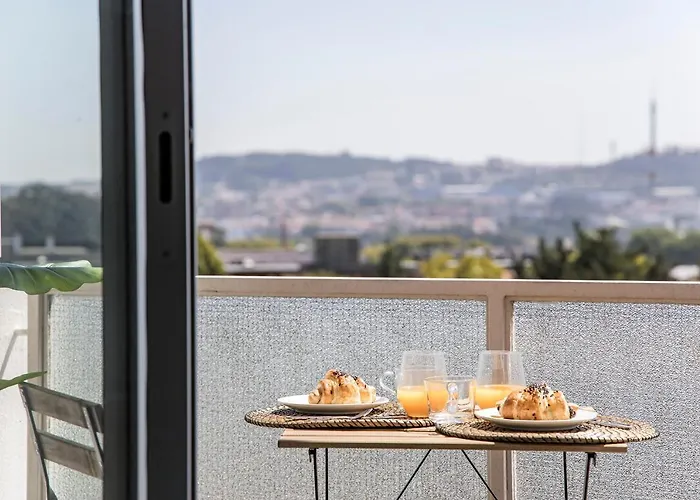 Elegant W/ Ac & Balcony By Lovelystay * Oporto