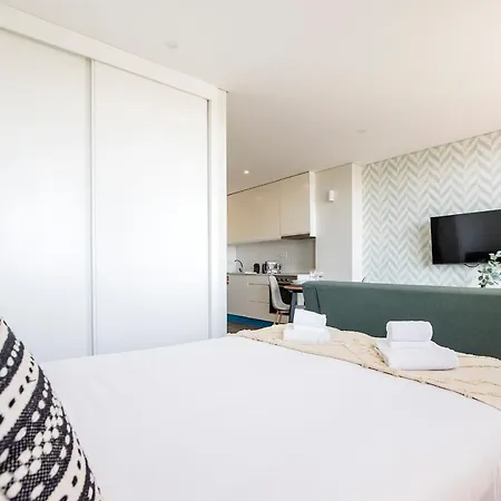 Elegant W/ Ac & Balcony By Lovelystay * ポルト