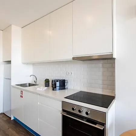 아파트 Elegant W/ Ac & Balcony By Lovelystay