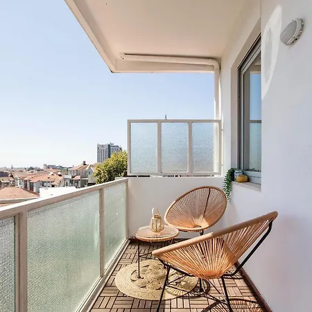דירה Elegant W/ Ac & Balcony By Lovelystay פורטו