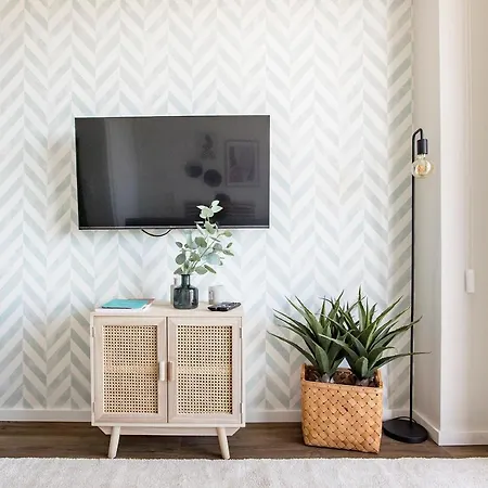 Elegant W/ Ac & Balcony By Lovelystay Appartement