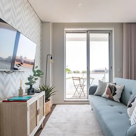 Elegant W/ Ac & Balcony By Lovelystay דירה פורטו