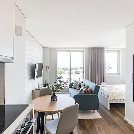 Elegant W/ Ac & Balcony By Lovelystay Porto
