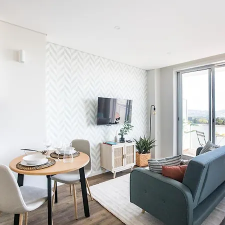 דירה Elegant W/ Ac & Balcony By Lovelystay