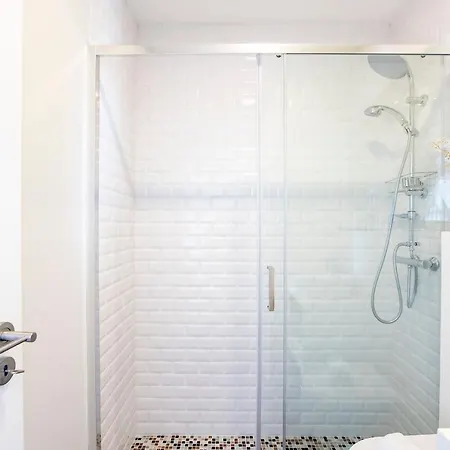 דירה Elegant W/ Ac & Balcony By Lovelystay פורטו