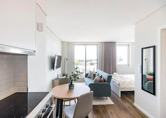 Elegant W/ Ac & Balcony By Lovelystay Porto