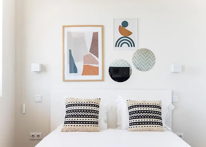 Lejlighed Elegant W/ Ac & Balcony By Lovelystay